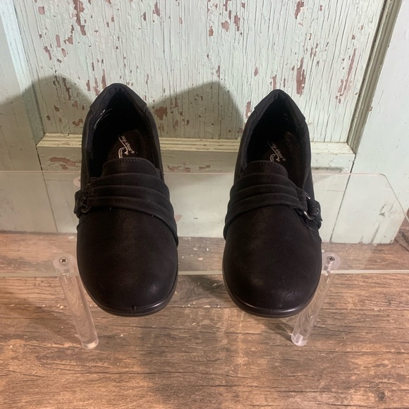 Women’s Easy Street black loafers with a slight heel - Picture 1 of 7